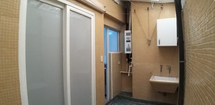 Departamento en alquiler, 4 ambientes, a la calle, luminoso.