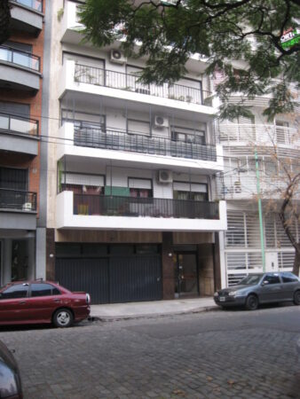 ALQUILO DEPARTAMENTO 2 AMBIENTES EXCELENTE ESTADO CALEFACCION LOZA RADIANTE FRENTE A PLAZA