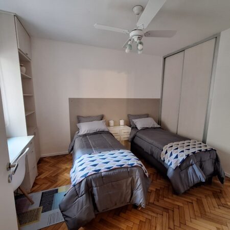 2 AMBIENTES AMUEBLADO Y EQUIPADO LUMINOSO LATERAL RECOLETA