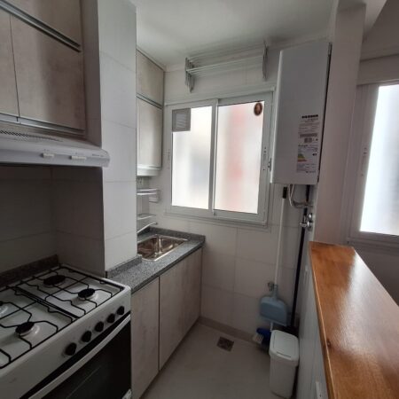 2 AMBIENTES AMUEBLADO Y EQUIPADO LUMINOSO LATERAL RECOLETA