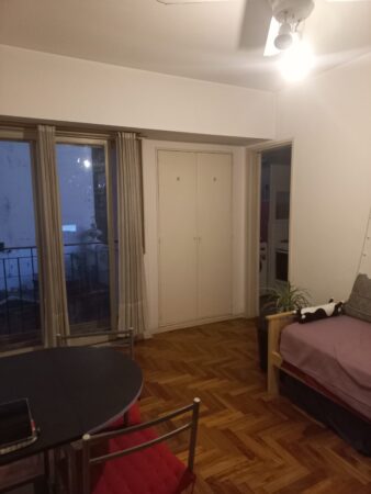 Alquilo monoambiente con cocina independiente, Apto profesional. Zona Recoleta