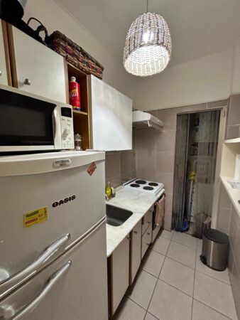 Depto Amoblado Dos Ambientes con Dormitorio en Suite + Toilete con Cochera