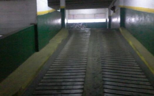 Excelente cochera fija en alquiler en Almagro (Rawson a metros de Rivadavia) cubierta. Con seguridad durante todo el dia.