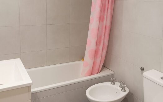 Monoambiente con Balcón. Luminoso. Con 2 Estaciones De Subte a 2 Cuadras c/u