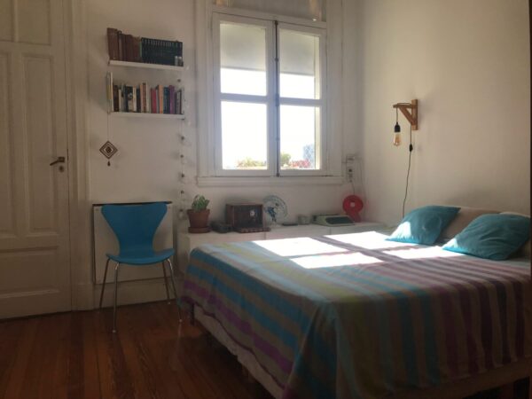 Departamento en Venta 4 ambientes, súper luminoso con techos altos, estilo casa.
