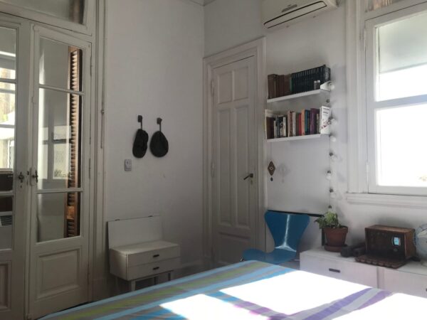 Departamento en Venta 4 ambientes, súper luminoso con techos altos, estilo casa.