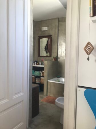 Departamento en Venta 4 ambientes, súper luminoso con techos altos, estilo casa.
