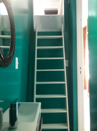 Departamento en Venta 4 ambientes, súper luminoso con techos altos, estilo casa.