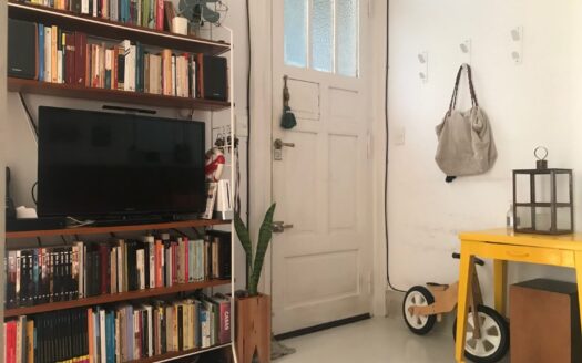 Departamento en Venta 4 ambientes, súper luminoso con techos altos, estilo casa.