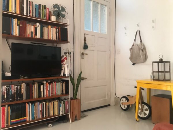 Departamento en Venta 4 ambientes, súper luminoso con techos altos, estilo casa.
