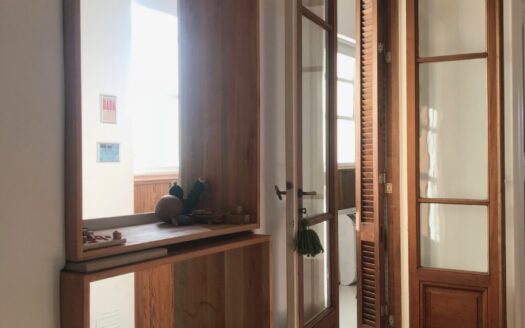 Departamento en Venta 4 ambientes, súper luminoso con techos altos, estilo casa.