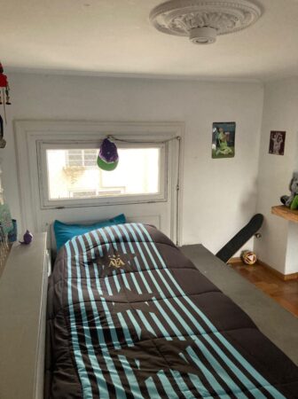 Departamento en Venta 4 ambientes, súper luminoso con techos altos, estilo casa.
