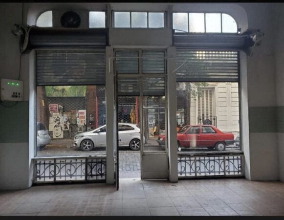 EXCELENTE LOCAL EN EL CORAZON DE SAN TELMO