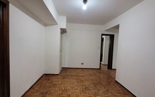 Departamento de 2 ambientes con patio en Caballito, sobre Avenida Directorio