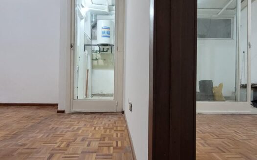 Departamento de 2 ambientes con patio en Caballito, sobre Avenida Directorio