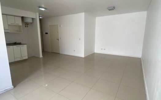 Amplio monoambiente con amenities