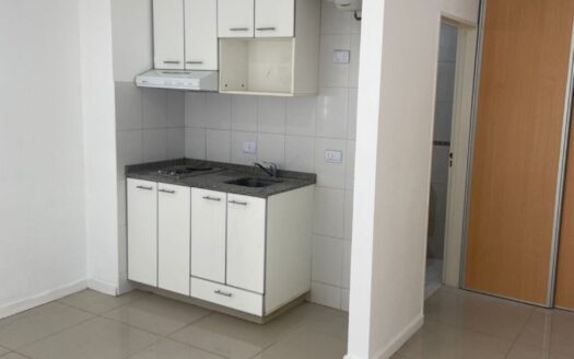 Amplio monoambiente con amenities