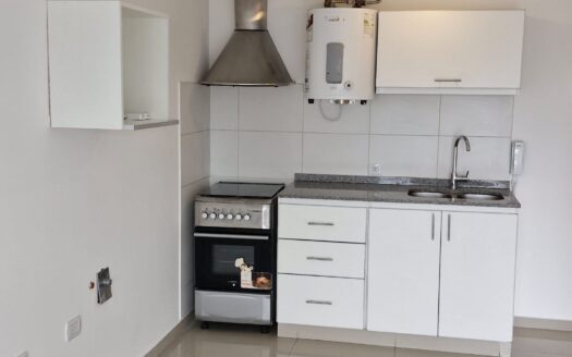 ALQUILER EXCELENTE Dpto. 2 amb. – 5° piso AL FRENTE. Vista abierta – EXPENSAS MUY BAJAS