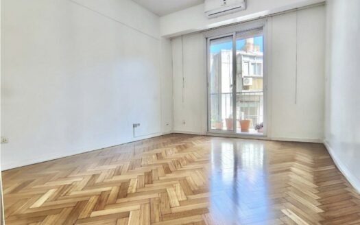 Excelente departamento piso alto 4 ambientes con cochera, en VENTA zona Palermo Botánico.