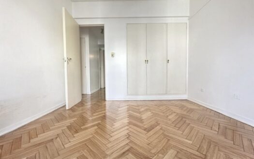 Excelente departamento piso alto 4 ambientes con cochera, en VENTA zona Palermo Botánico.