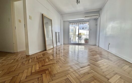 Excelente departamento piso alto 4 ambientes con cochera, en VENTA zona Palermo Botánico.