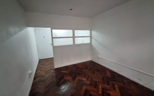 Alquiler de Oficina Refaccionada de 17 m² a Una Cuadra de Plaza Congreso