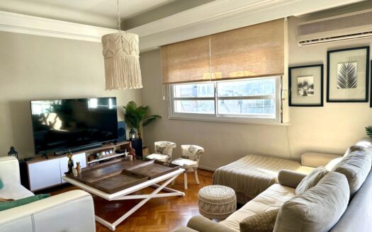 Dueño Vende. Piso en Caballito. Edificio antiguo 2 PISO) 130mts. Balcón Patio. Terraza. Quincho (15 mts aprox) SIN expensas. NO SE ACEPTAN VISITAS SIN AVISO POR TEL. DLS. 280.000