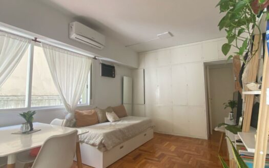 Hermoso Monoambiente En Una De Las Mejores Zonas, Recoleta! Muy Luminoso Con Balcón Y Con Aire Inverter Frio Calor. Bajas Expensas