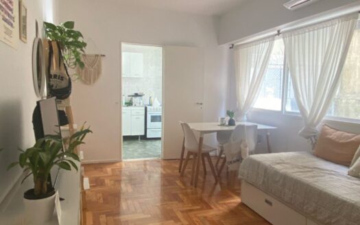 Hermoso Monoambiente En Una De Las Mejores Zonas, Recoleta! Muy Luminoso Con Balcón Y Con Aire Inverter Frio Calor. Bajas Expensas