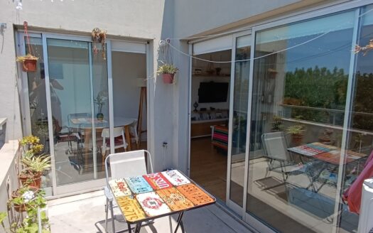 Monoambiente amplio y luminoso con piscina y balcón terraza. Apto mascota.