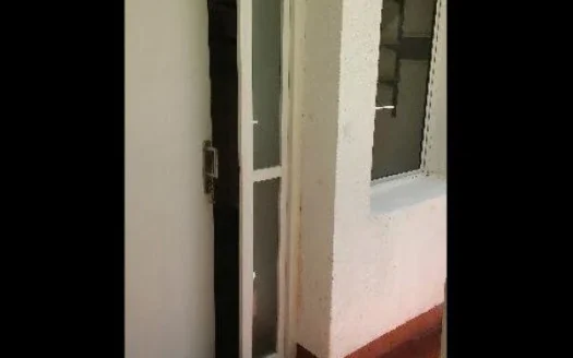 Monoambiente Reciclado con Piso de Madera y Desayunador.