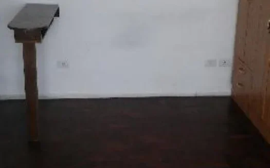 Monoambiente Reciclado con Piso de Madera y Desayunador.