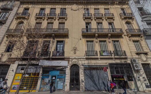 Dueño Vende Semipiso De Categoría A Reciclar En Edificio Histórico. Apto Profesional. Materiales Originales. Gran Terraza. Liquidamos! Sin Costos De Inmobiliaria