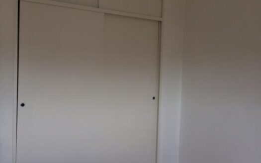 DUEÑO ALQUILA , LA BOCA Luminoso departamento de 3 ambientes. Todo pintado de blanco. Cocina con lavadero incluído. Balcón en comedor hacia Almirante Brown Piso 9 frente, A 1 cuadra metrobus