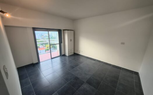 Monoambiente con balcon en Coghlan