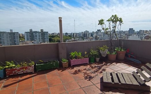 Excelente 2 ambientes+ Terraza Privada con Parrilla+ Cochera fija con vista al Parque Centenario