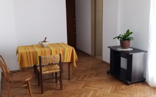 Dueño Vende 2 Amb. FRENTE CON BALCÓN / 4to Piso (RECOLETA)